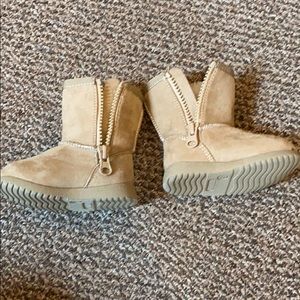 Size 3 baby/kids adorable boots!